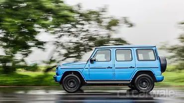 मर्सिडीज़ बेंज़ G580 EQ टेक्नोलॉजी के साथ लेफ्ट साइड दृश्य