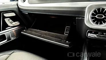 मर्सिडीज़ बेंज़ G580 EQ टेक्नोलॉजी के साथ डैशबोर्ड