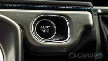 मर्सिडीज़ बेंज़ G580 EQ टेक्नोलॉजी के साथ डैशबोर्ड