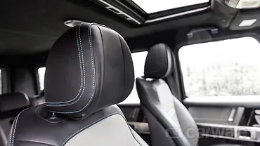 मर्सिडीज़ बेंज़ G580 EQ टेक्नोलॉजी के साथ फ्रंट रौ सीट्स
