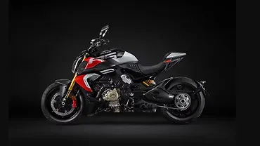 नई डुकाटी डिआवेल V4 RS का हुआ ख़ुलासा!