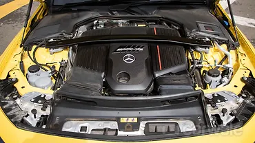 मर्सिडीज़ बेंज़ एएमजी CLE इंजन शॉट