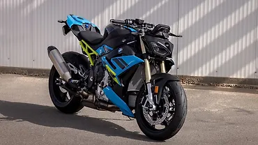 19.90 लाख में 2025 बीएमडब्ल्यू एस 1000 आर का हुआ भारत में लॉन्च!