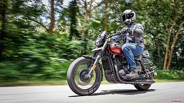 2025 Yezdi Roadster Review: Image Gallery