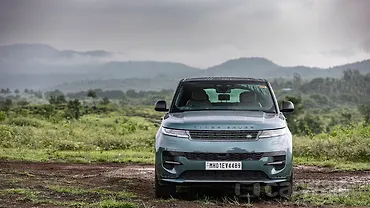 लैंड रोवर रेंज रोवर स्पोर्ट सामने का दृश्य