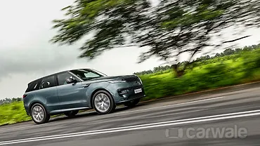 लैंड रोवर रेंज रोवर स्पोर्ट ठीक सामने तीन चौथाई