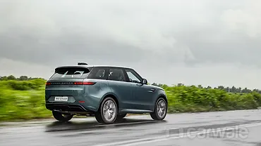 लैंड रोवर रेंज रोवर स्पोर्ट राइट रियर थ्री क्वार्टर