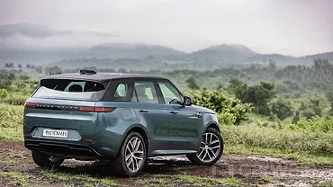 लैंड रोवर रेंज रोवर स्पोर्ट राइट रियर थ्री क्वार्टर