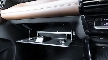 सिट्रोएन एयरक्रॉस X ग्लोव बॉक्स