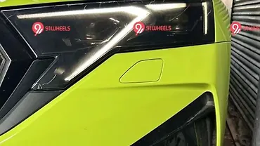 स्कोडा ऑक्टाविया आरएस हेडलाइट