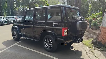 महिंद्रा बोलेरो लेफ्ट रियर थ्री क्वार्टर