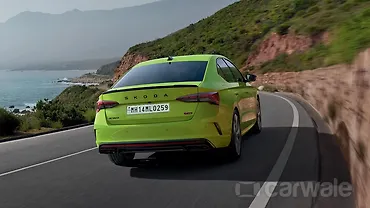 स्कोडा ऑक्टाविया आरएस राइट रियर थ्री क्वार्टर