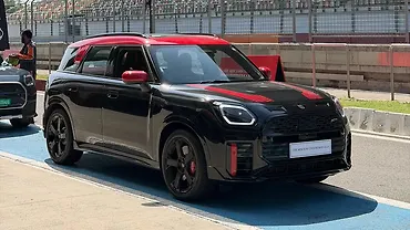 मिनी कंट्रीमैन ठीक सामने तीन चौथाई