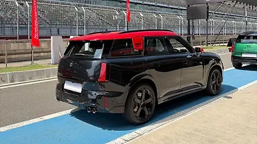 मिनी कंट्रीमैन राइट रियर थ्री क्वार्टर