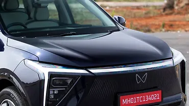 Mahindra XEV 9S Closed Hood/Bonnet
