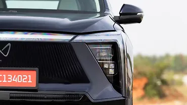 Mahindra XEV 9S Headlight