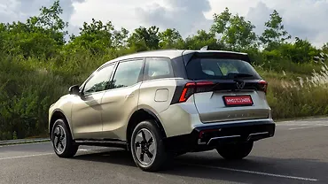 Mahindra XEV 9S Left Rear Three Quarter