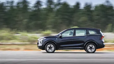 Mahindra XEV 9S Left Side View