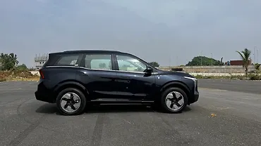 Mahindra XEV 9S Right Side View