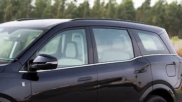 Mahindra XEV 9S Side Glass Housing