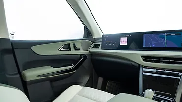 Mahindra XEV 9S Front Left Door Pad