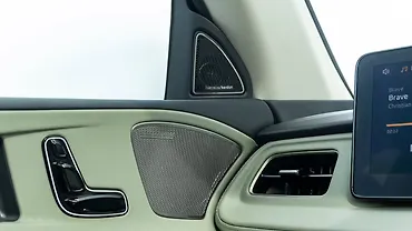 Mahindra XEV 9S Front Passenger Air Vent