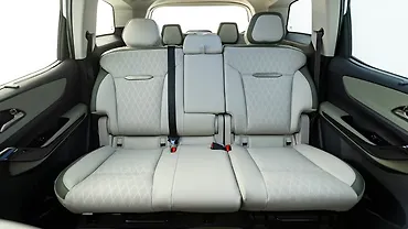 Mahindra XEV 9S Rear seat head rest