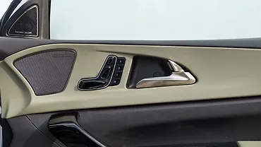 Mahindra XEV 9S Seat Adjustment Electric for Driver