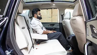 Mahindra XEV 9S Second Row Seats