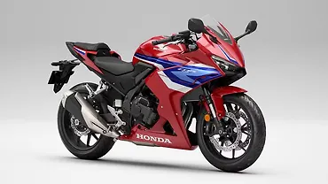 EICMA 2025: Honda 500cc and 750cc Lineup Gets e-Clutch