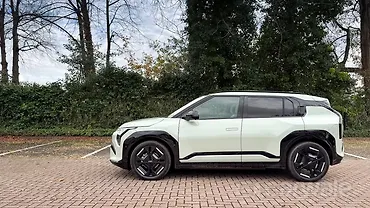 किआ EV3 लेफ्ट साइड दृश्य