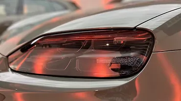 पोर्शे Cayenne Electric हेडलाइट