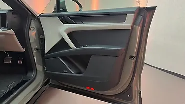 पोर्शे Cayenne Electric फ्रंट राइट डोर पैड