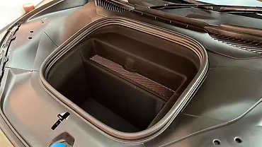 पोर्शे Cayenne Electric खुला बूट/ट्रंक