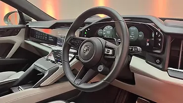 पोर्शे Cayenne Electric स्टीयरिंग व्हील