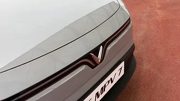 विनफ़ास्ट VF एमपीवी 7 सामने का लोगो