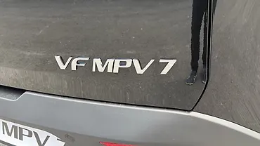 विनफ़ास्ट VF एमपीवी 7 पिछला बैज