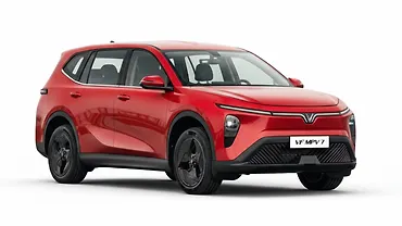 विनफ़ास्ट VF एमपीवी 7 ठीक सामने तीन चौथाई