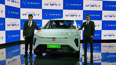 विनफ़ास्ट VF एमपीवी 7 सामने का दृश्य