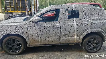 2026 Renault Duster Spied Again: Black Interiors and Alloys 2026 Renault Duster Spied Again: Black Interiors and Alloys