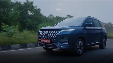 MG Hector Plus Left Front Three Quarter