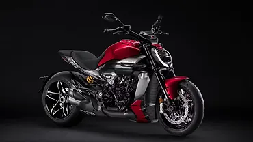 Ducati XDiavel V4 Launched at Rs. 30.89 Lakh 