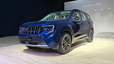 Mahindra XUV 7XO Left Front Three Quarter