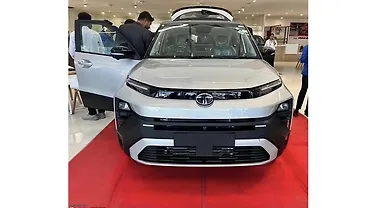 Tata Punch Facelift CNG Arrives at Dealerships: Launch Next Week Tata Punch Facelift CNG Arrives at Dealerships: Launch Next Week