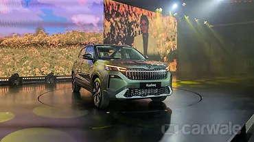 नई स्कोडा कुशाक फ़ेसलिफ़्ट हुई पेश; स्टैंडर्ड इलेक्ट्रिक सनरूफ़ के साथ बुकिंग्स शुरू नई स्कोडा कुशाक फ़ेसलिफ़्ट हुई पेश; स्टैंडर्ड इलेक्ट्रिक सनरूफ़ के साथ बुकिंग्स शुरू