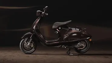Vespa 946 Horse: Image Gallery - BikeWale