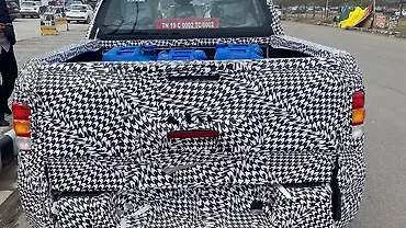 Mahindra Global Pik Up Rear View