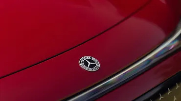 मर्सिडीज़ बेंज़ सीएलए सामने का लोगो