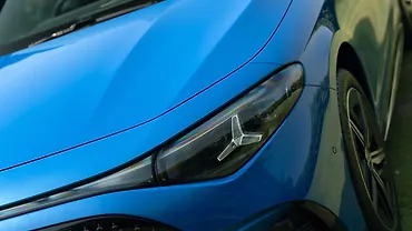 मर्सिडीज़ बेंज़ सीएलए हेडलाइट