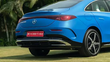 मर्सिडीज़ बेंज़ सीएलए पीछे का व्यू